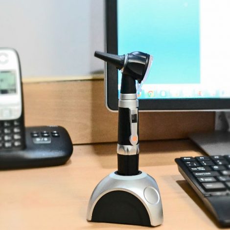 Otoscope-with-charger